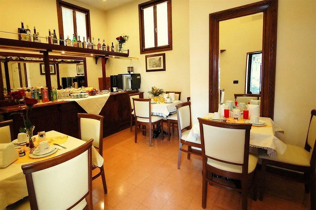 Venice Roulette Hotel 3 3*,