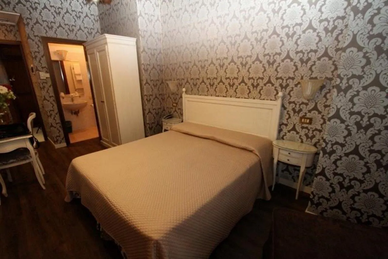 Venice Roulette Hotel 3 3*,